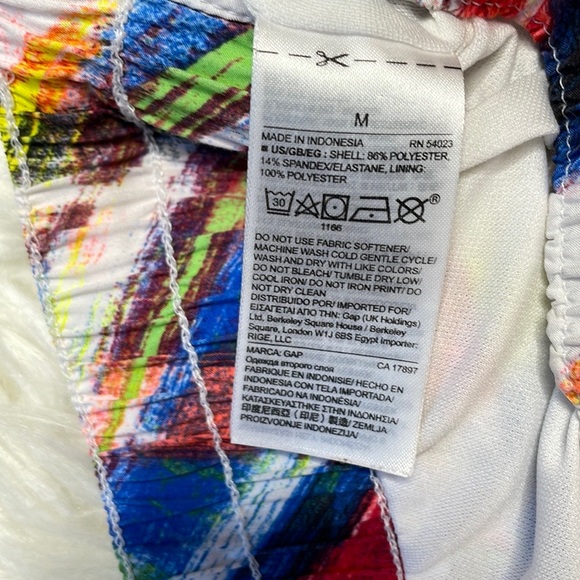 GAP Colorful Running Shorts - Picture 11 of 11